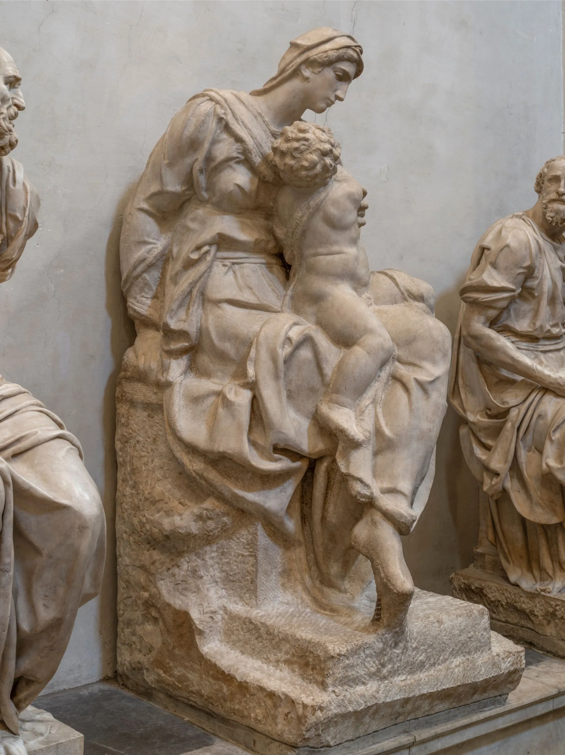 madonna con bambino di michelangelo